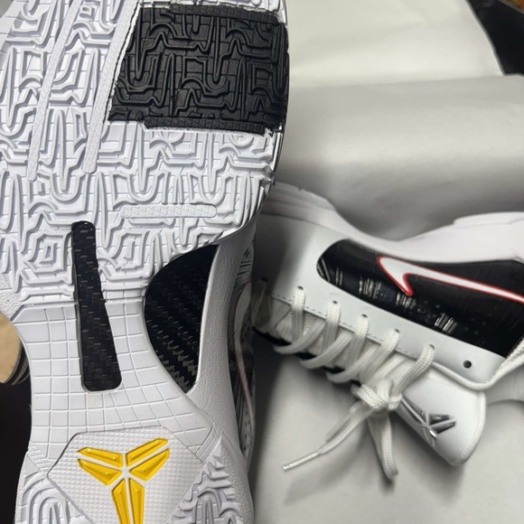 Kobe 5 Bruce Lee alternate main image 4